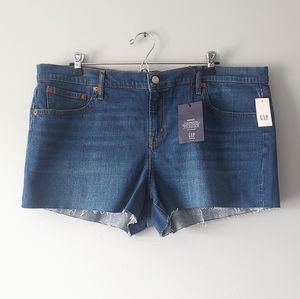 Gap 3" High Rise Denim Shorts
Raw Hem
Indigo Blue